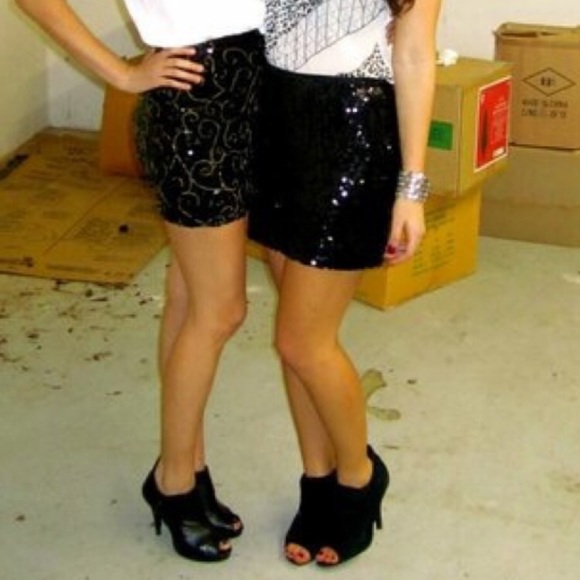 Express black sequin miniskirt - Picture 3 of 3
